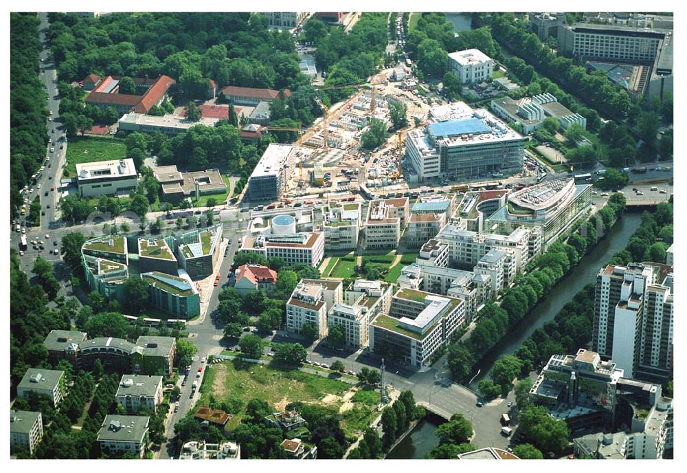 Berlin-Tiergarten from above - Blick auf das Köbis Dreieck an der Klingelhöfer Str. in Berlin-Tiergarten.. Mit im Bild die Bundeszentrale der CDU