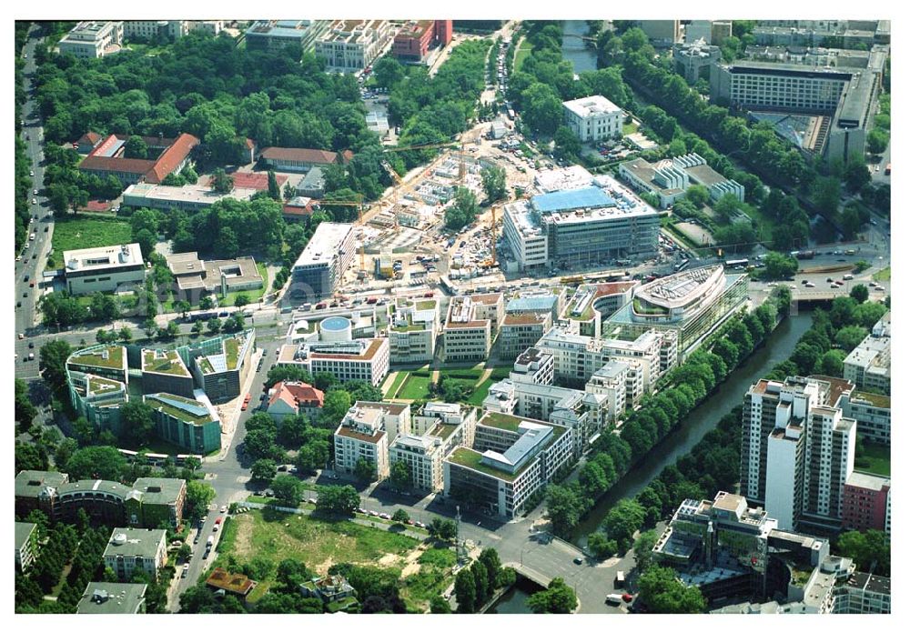 Berlin-Tiergarten from the bird's eye view: Blick auf das Köbis Dreieck an der Klingelhöfer Str. in Berlin-Tiergarten.. Mit im Bild die Bundeszentrale der CDU