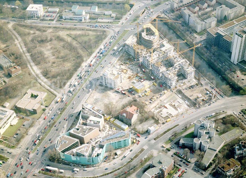 Aerial image Berlin-Tiergarten - Klingelhöferdreieck mit Botschaftsbau der Nordischen Länder im Berliner Tiergarten.