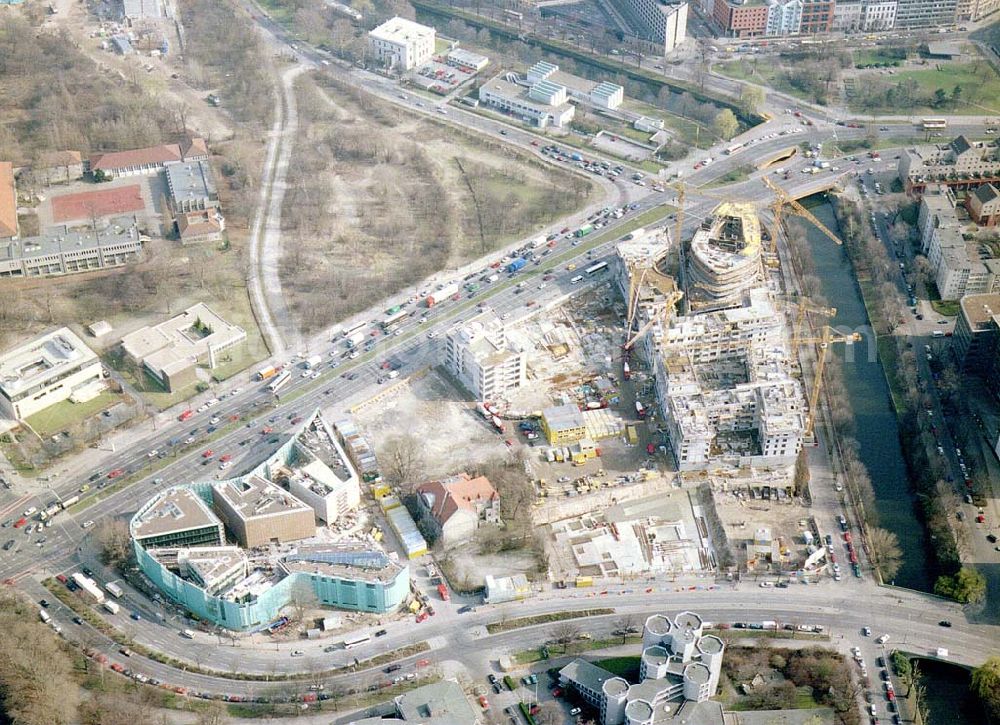 Aerial photograph Berlin-Tiergarten - Klingelhöferdreieck mit Botschaftsbau der Nordischen Länder im Berliner Tiergarten.