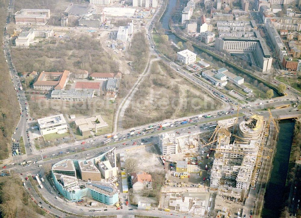 Berlin-Tiergarten from above - Klingelhöferdreieck mit Botschaftsbau der Nordischen Länder im Berliner Tiergarten.