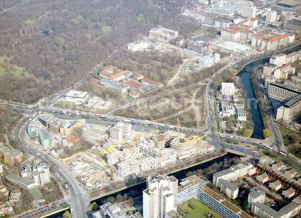 Berlin-Tiergarten from the bird's eye view: Klingelhöferdreieck mit Botschaftsbau der Nordischen Länder im Berliner Tiergarten.