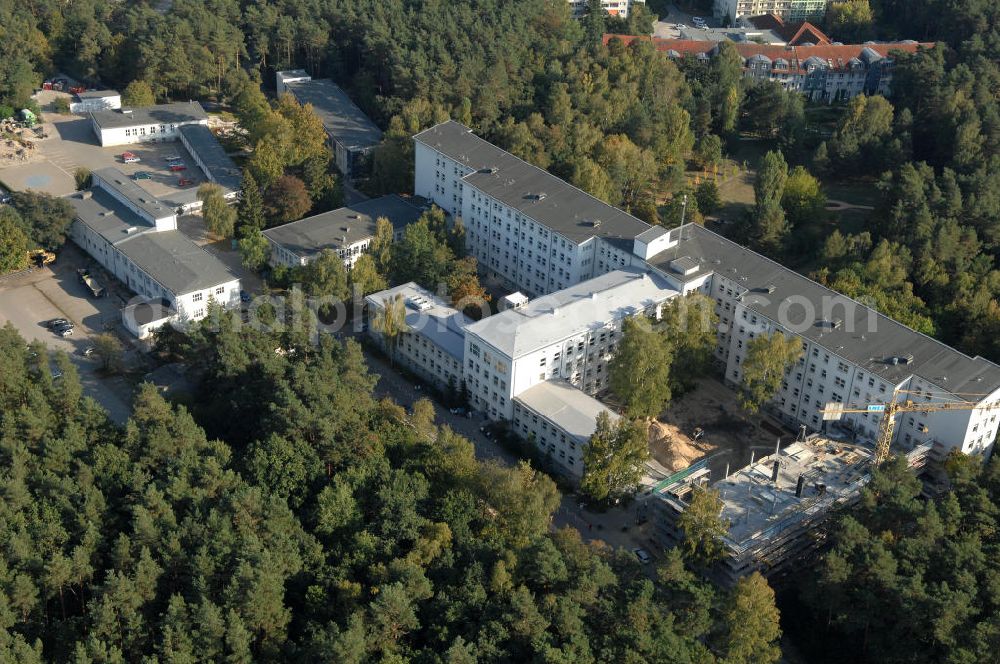 Aerial image Hennigsdorf - Blick auf die Klinik Hennigsdorf mit Erweiterungsbaustelle. In dem Neubau soll u.a. die Küche untergebracht werden, welche für die Versorgung der Kliniken Hennigsdorf und Oranienburg zuständig ist. Des weitere stehen hier Arztpraxen zur Verfügung. Kontakt Bauausführung: