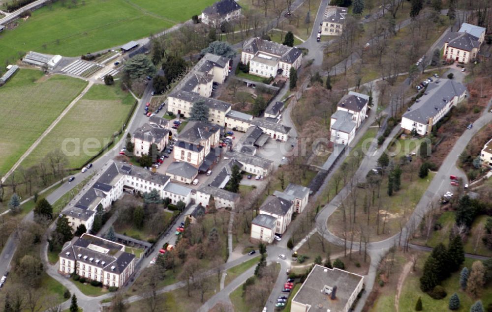 Aerial photograph Eltville am Rhein - Blick auf das Gelände der psychatrischen Klinik vitos Rheingau auf dem Eichberg in Eltville am Rhein. Die Klinikanlage wurde 1849 eröffnet und wird von der vitos GmbH verwaltet. View to the area of the mental hospital vitos Rheingau in Eichberg.