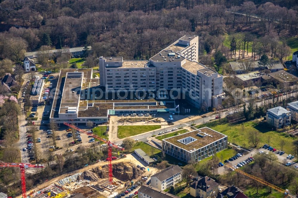 Essen from the bird's eye view: Clinic building and grounds of the hospital Alfried Krupp in the district Ruettenscheid in Essen in the state North Rhine-Westphalia, Germany