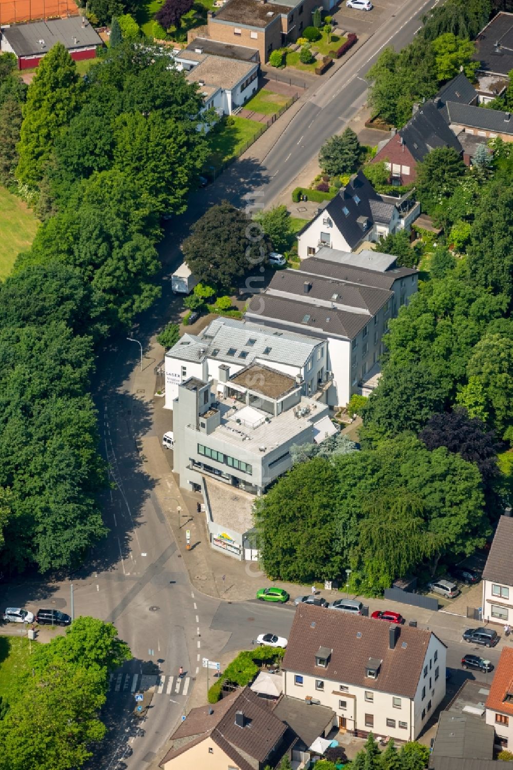 Bochum from the bird's eye view: Hospital grounds of the Clinic of Augenklinik Laser-Vision-Center in the district Wattenscheid in Bochum in the state North Rhine-Westphalia, Germany