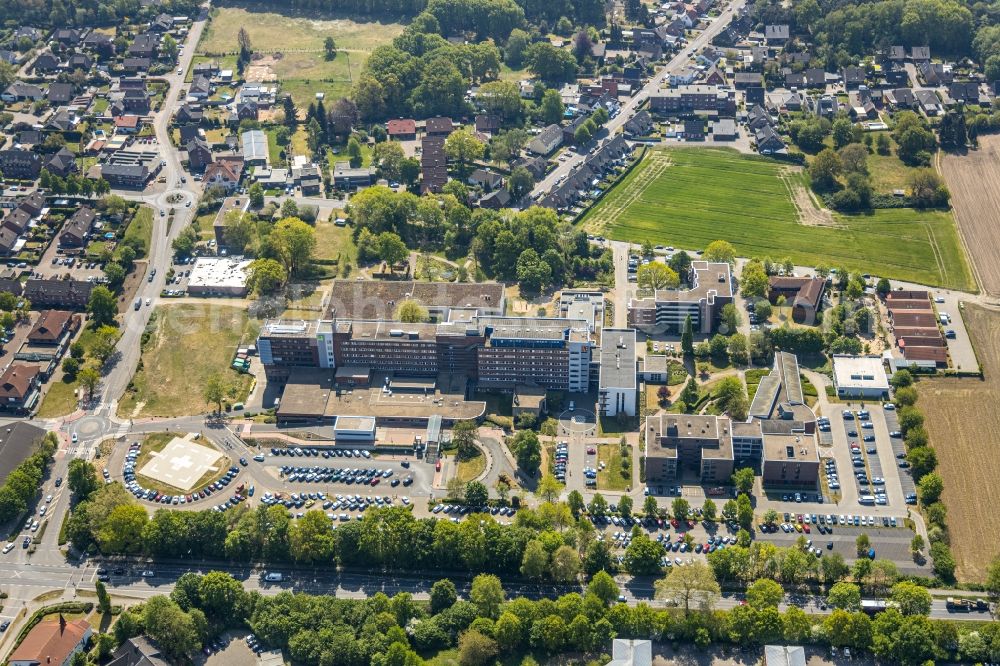 Wesel from the bird's eye view: Clinic area Evangelisches Krankenhaus Wesel GmbH on the street Kiek in the Busch - Aaper Weg in Wesel in the state North Rhine-Westphalia, Germany