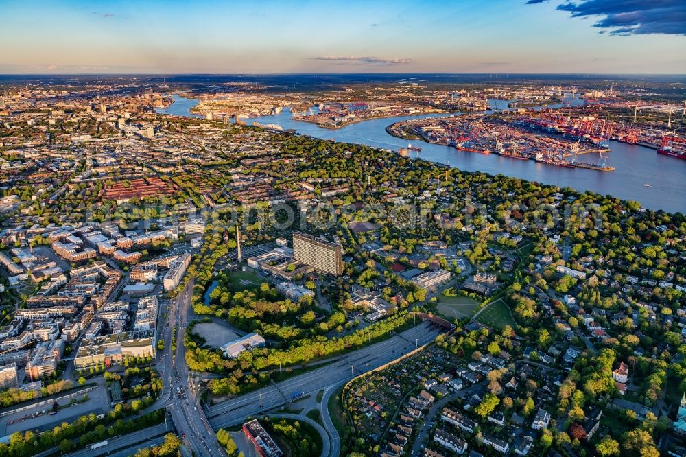 Hamburg from above - Hospital grounds of the Clinic Asklepios Klinik Altona on Paul-Ehrlich-Strasse at the Elbe tunnel of the A7 motorway in the district Altona in Hamburg, Germany