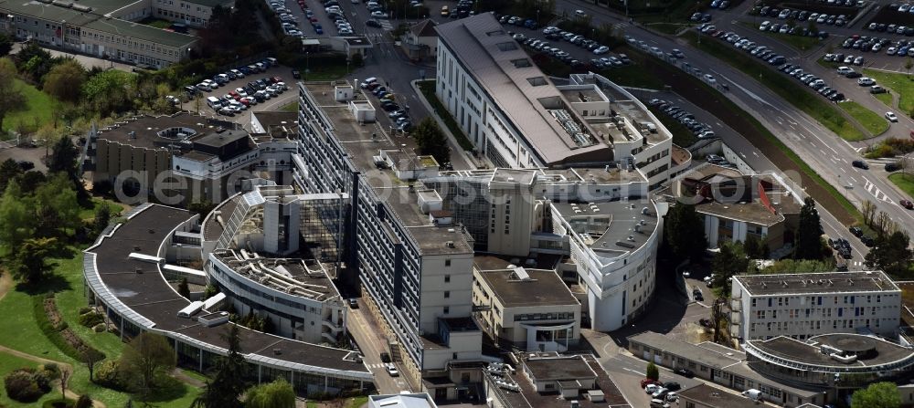 Aerial photograph Auxerre - Clinic of the hospital grounds Association Vivre a Domicile on Boulevard de Verdun in Auxerre in Bourgogne Franche-Comte, France