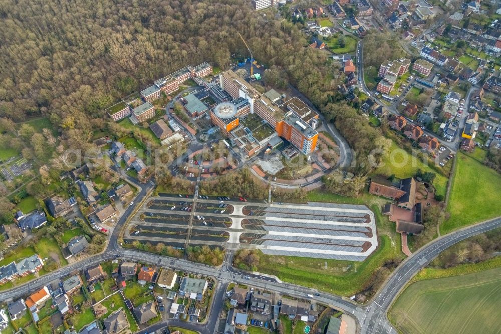 Hamm from the bird's eye view: Clinic of the hospital grounds of St. Barbara hospital in the Heessen part of Hamm at Ruhrgebiet in the state of North Rhine-Westphalia