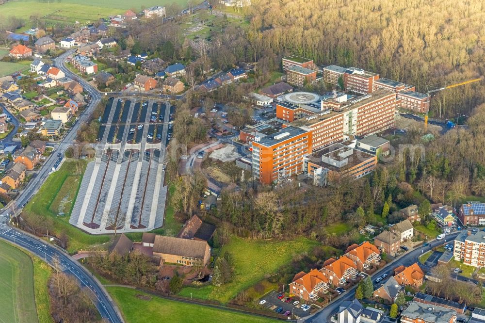 Hamm from the bird's eye view: Clinic of the hospital grounds of St. Barbara hospital in the Heessen part of Hamm at Ruhrgebiet in the state of North Rhine-Westphalia