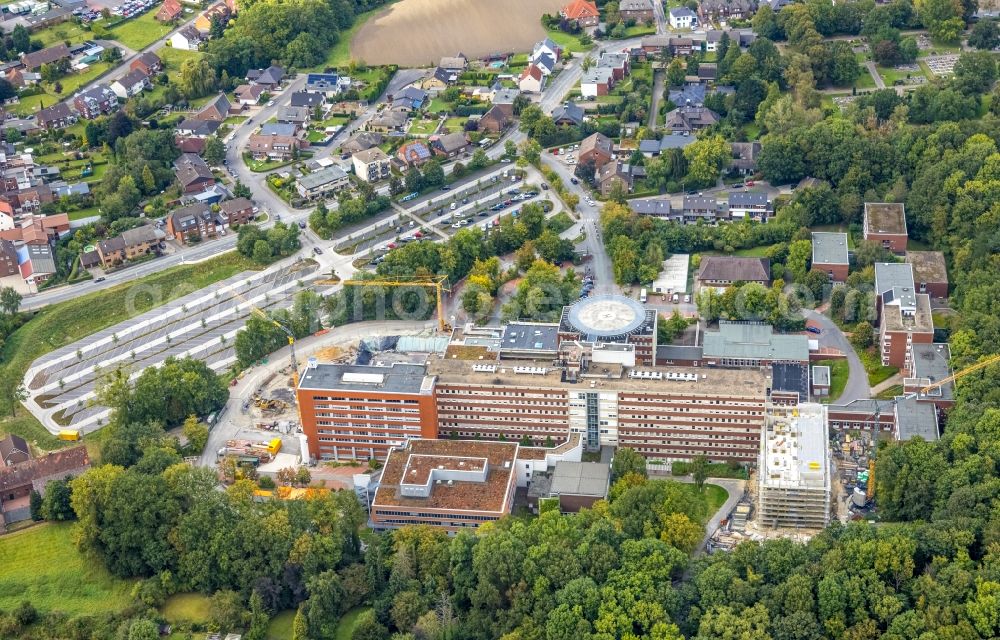 Hamm from the bird's eye view: Clinic of the hospital grounds of St. Barbara hospital in the Heessen part of Hamm at Ruhrgebiet in the state of North Rhine-Westphalia, Germany