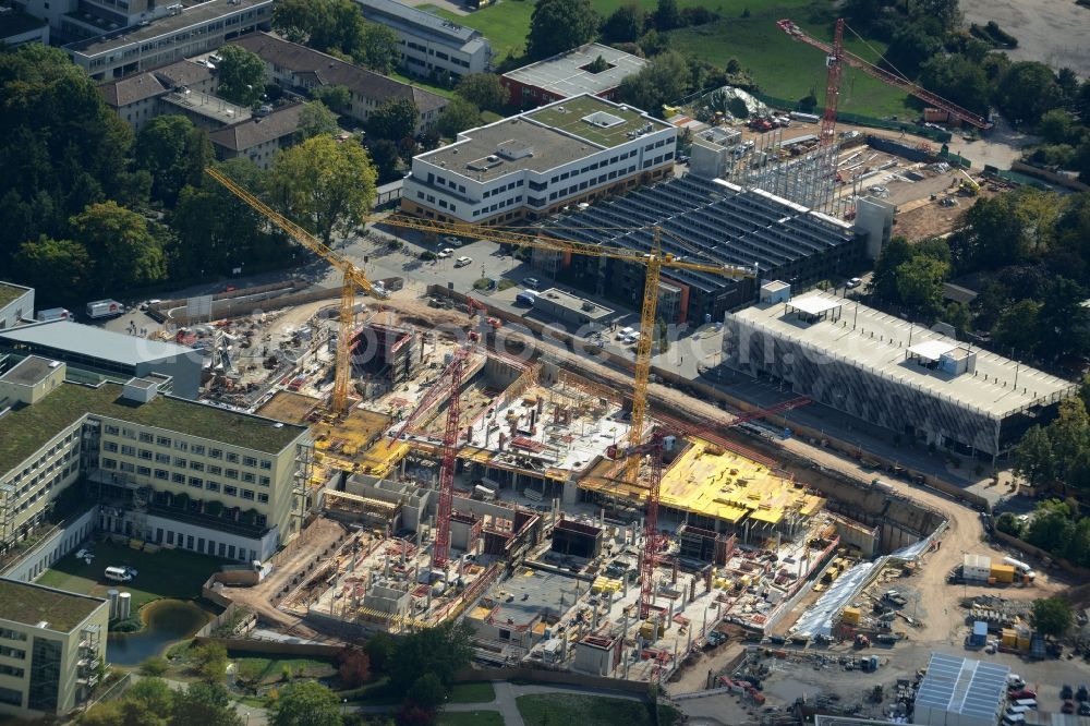 Heidelberg from the bird's eye view: Clinic of the hospital grounds with the construction site for the new building of the Surgical Clinic of the University Hospital in Heidelberg in the state Baden-Wuerttemberg