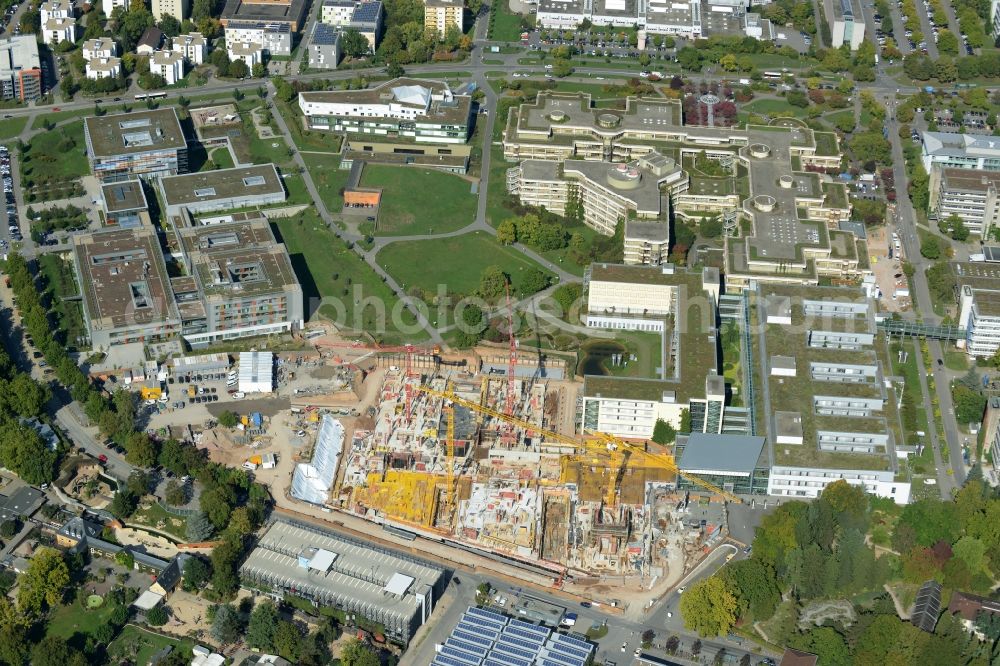 Heidelberg from the bird's eye view: Clinic of the hospital grounds with the construction site for the new building of the Surgical Clinic of the University Hospital in Heidelberg in the state Baden-Wuerttemberg