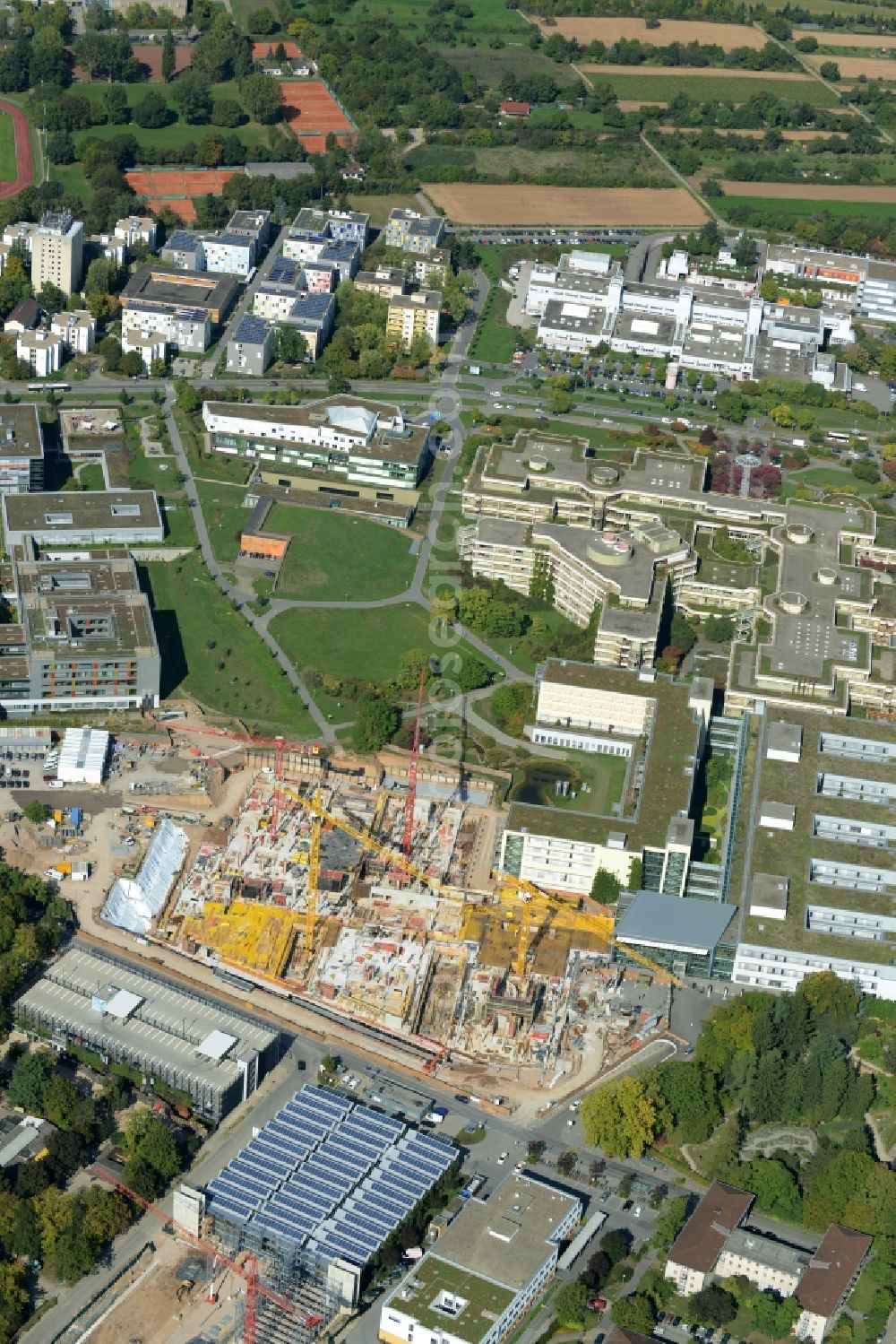 Aerial image Heidelberg - Clinic of the hospital grounds with the construction site for the new building of the Surgical Clinic of the University Hospital in Heidelberg in the state Baden-Wuerttemberg