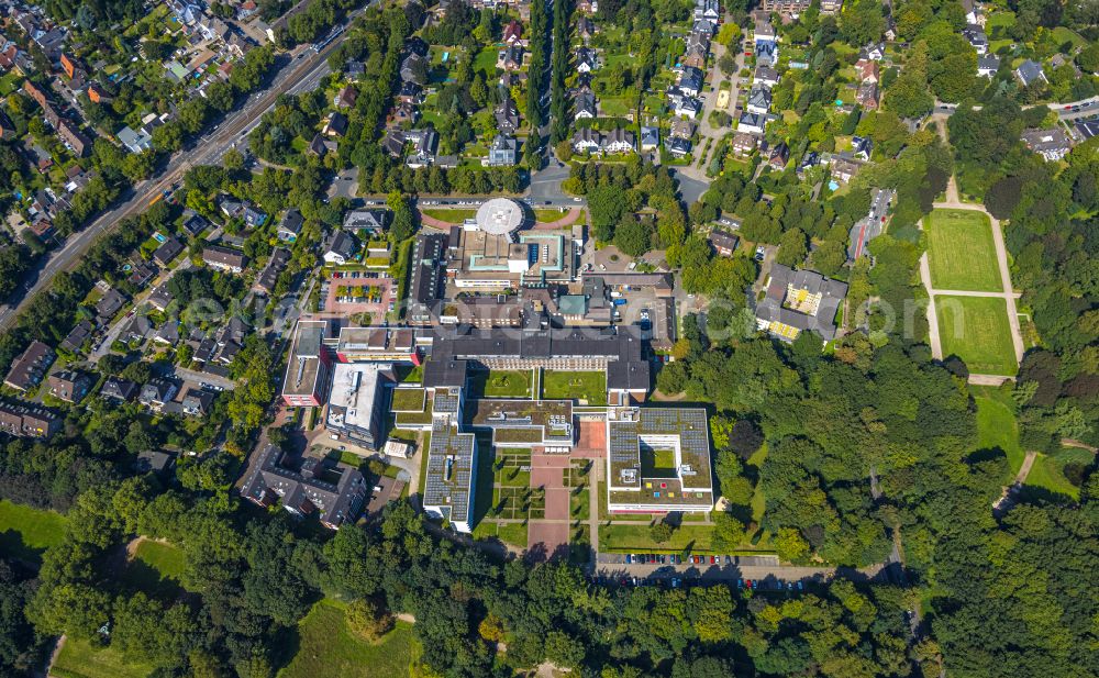 Gelsenkirchen from the bird's eye view: Hospital grounds of the hospital Bergmannsheil and pediatric clinic Buer in Gelsenkirchen in North Rhine-Westphalia