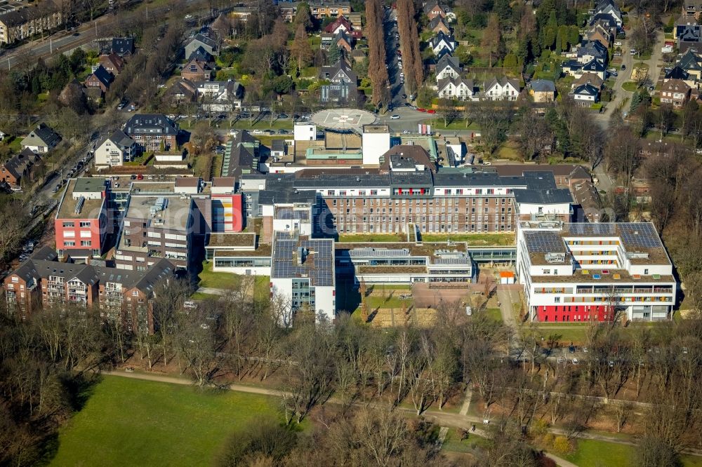 Aerial photograph Gelsenkirchen - Hospital grounds Bergmannsheil and Kinderklinik Buer gGmbH Zentrum fuer Neuropaediatrie - Sozialpaediatrie in the district Buer in Gelsenkirchen at Ruhrgebiet in the state North Rhine-Westphalia, Germany