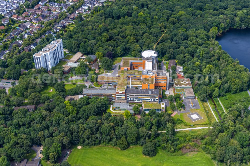 Aerial photograph Duisburg - Clinic of the hospital grounds Berufsgenossenschaftliche Unfallklinik Duisburg GmbH Klinik fuer Orthopaedie und Unfallchirurgie in Duisburg in the state North Rhine-Westphalia