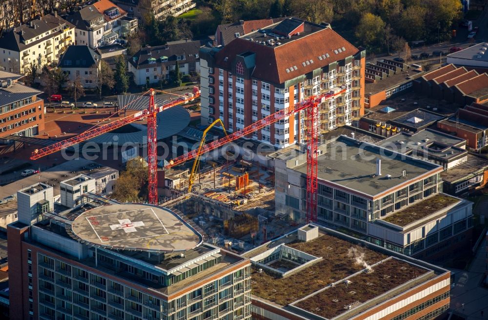 Aerial photograph Bochum - Clinic of the hospital grounds Berufsgenossenschaftliches Universitaetsklinikum Bergmannsheil Buerkle de la Camp-Platz in Bochum in the state North Rhine-Westphalia