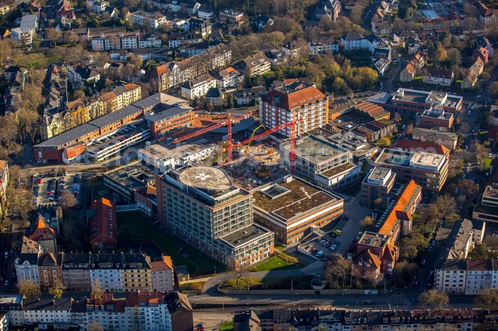 Bochum from above - Clinic of the hospital grounds Berufsgenossenschaftliches Universitaetsklinikum Bergmannsheil Buerkle de la Camp-Platz in Bochum in the state North Rhine-Westphalia