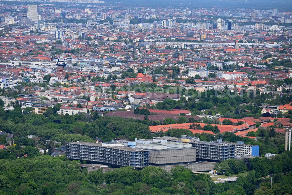 Berlin from the bird's eye view: Hospital grounds of the Clinic Conpus Benjonin Franklin on Hindenburgdamm overlooking the helicopter landing pad in the district Steglitz in Berlin, Germany