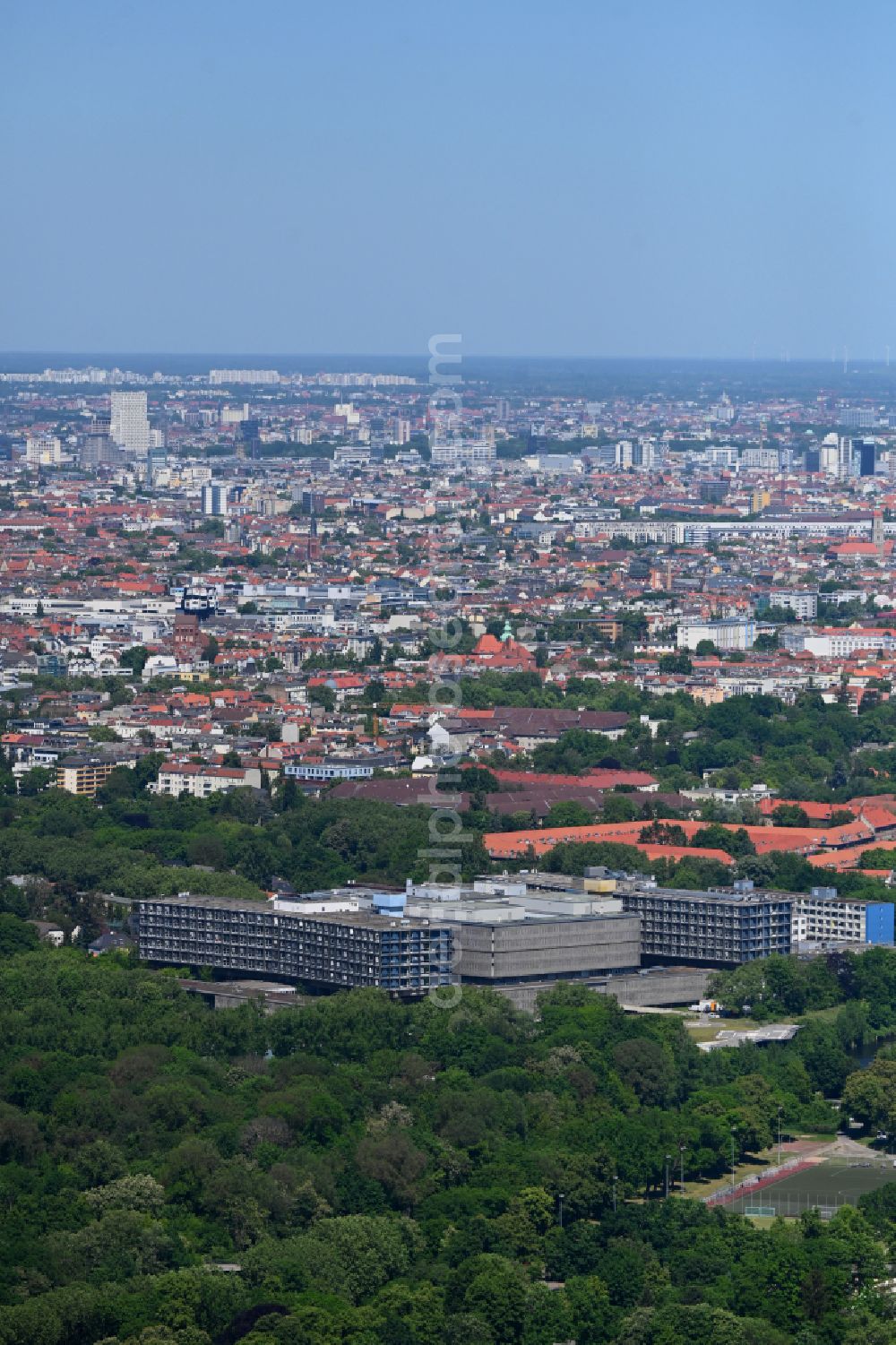 Aerial image Berlin - Hospital grounds of the Clinic Conpus Benjonin Franklin on Hindenburgdamm overlooking the helicopter landing pad in the district Steglitz in Berlin, Germany