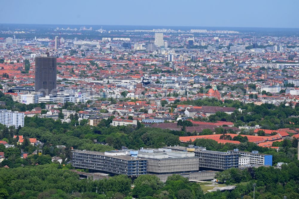 Berlin from above - Hospital grounds of the Clinic Conpus Benjonin Franklin on Hindenburgdamm overlooking the helicopter landing pad in the district Steglitz in Berlin, Germany