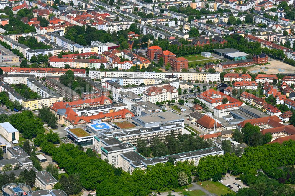 Rostock from the bird's eye view: Hospital grounds and campus of the University Hospital Universitaetsmedizin Rostock (UMR) with the new building complex Central Medical Functions (ZMF) on Ernst-Heydemann-Strasse in Rostock on the Baltic Sea coast in the state of Mecklenburg-Vorpommern, Germany