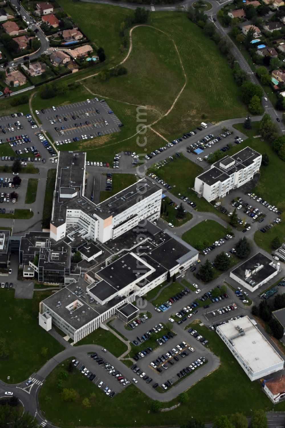 Aerial image Saint-Jean - Clinic of the hospital grounds Centre Chirurgie Main - Clinique de l'Union on Boulevard Ratalens in Saint-Jean in Languedoc-Roussillon Midi-Pyrenees, France