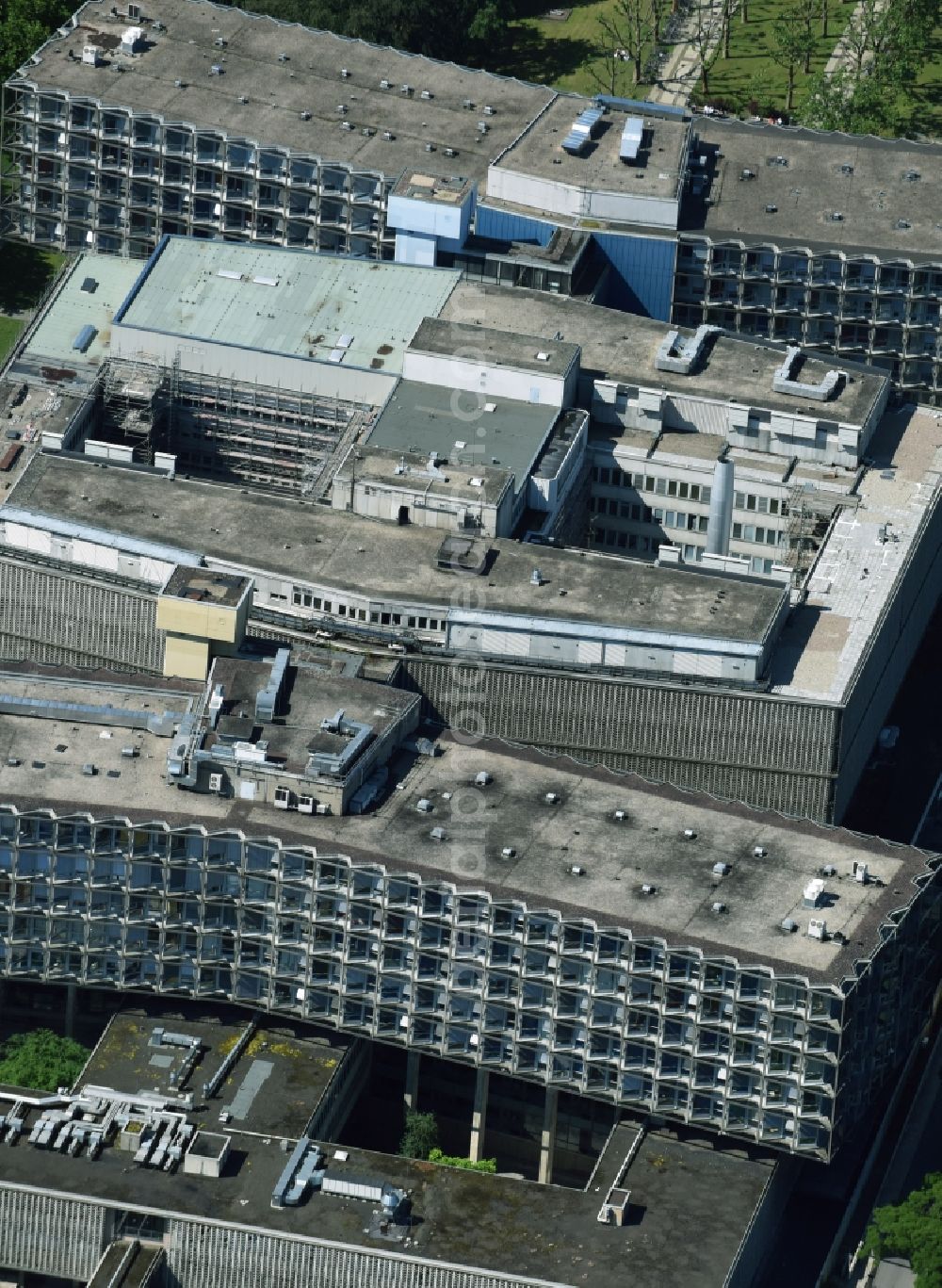 Berlin from above - Clinic of the hospital grounds Charité Campus Benjamin Franklin (CBF) am Hindenburgdamm in Berlin in Germany