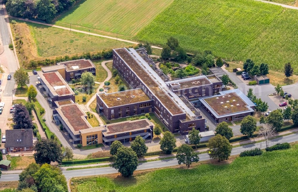 Aerial photograph Hamminkeln - Hospital grounds of the Clinic Christophorus- Haus on Erna-Schmidthals-Weg in Hamminkeln in the state North Rhine-Westphalia, Germany