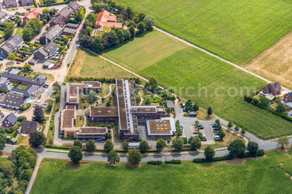 Hamminkeln from above - Hospital grounds of the Clinic Christophorus- Haus on Erna-Schmidthals-Weg in Hamminkeln in the state North Rhine-Westphalia, Germany