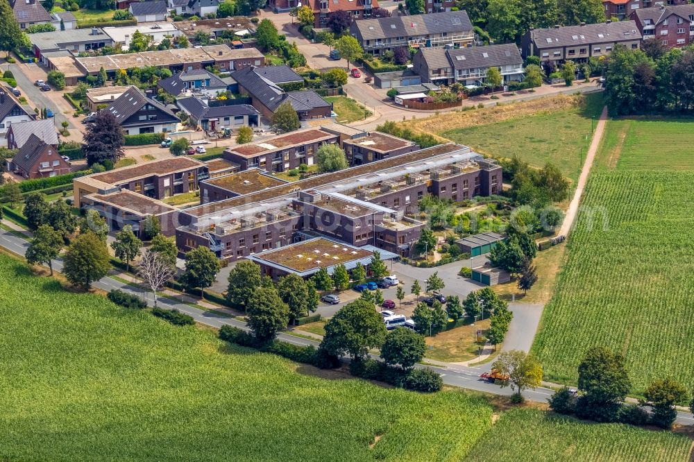 Hamminkeln from the bird's eye view: Hospital grounds of the Clinic Christophorus- Haus on Erna-Schmidthals-Weg in Hamminkeln in the state North Rhine-Westphalia, Germany