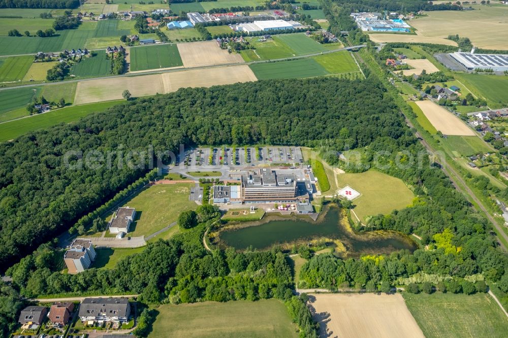 Aerial photograph Werne - Hospital grounds of the Clinic St. Christophorus-Krankenhaus Am See in Werne in the state North Rhine-Westphalia, Germany