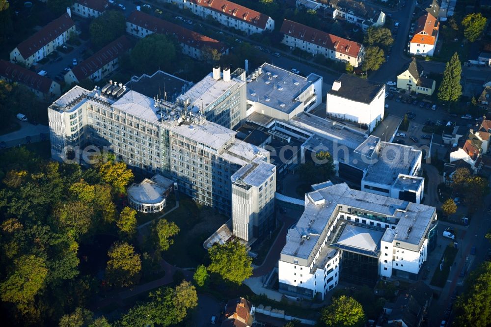 Aerial image Bremen - Hospital grounds of the Clinic of DIAKO Ev. Diakonie-Krankenhaus gemeinnuetzige GmbH on Groepelinger Heerstrasse in Bremen, Germany