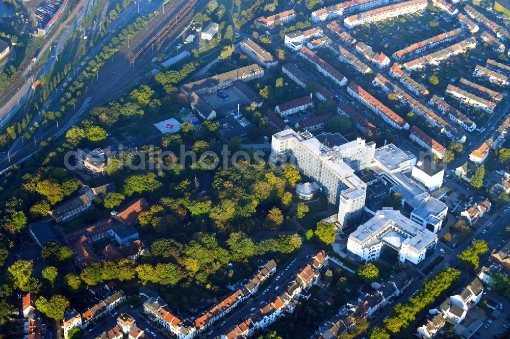 Bremen from the bird's eye view: Hospital grounds of the Clinic of DIAKO Ev. Diakonie-Krankenhaus gemeinnuetzige GmbH on Groepelinger Heerstrasse in Bremen, Germany