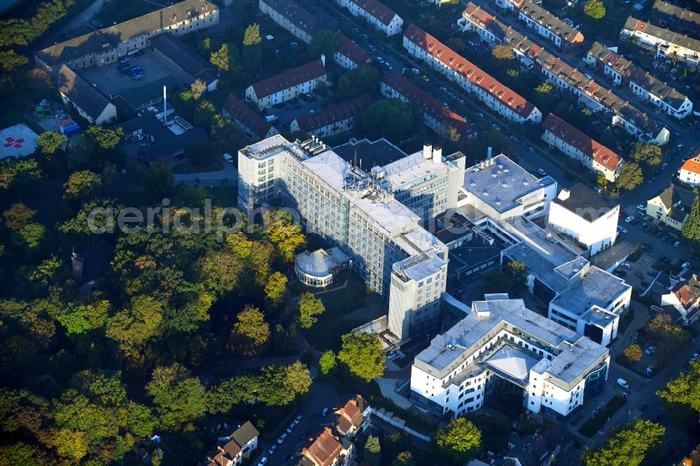 Aerial image Bremen - Hospital grounds of the Clinic of DIAKO Ev. Diakonie-Krankenhaus gemeinnuetzige GmbH on Groepelinger Heerstrasse in Bremen, Germany