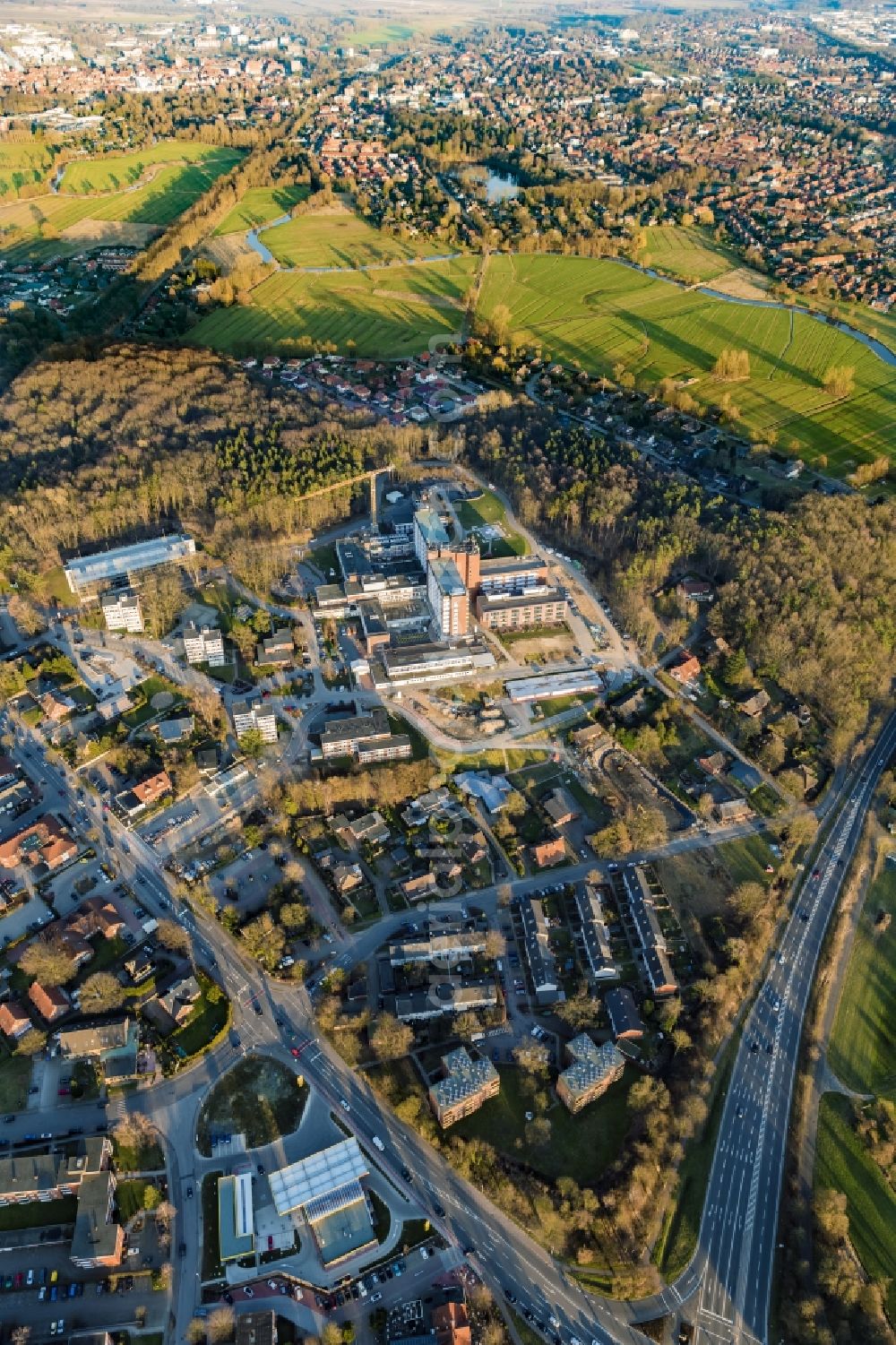 Stade from the bird's eye view: Hospital grounds of the Clinic Elbe Klinkum in Stade in the state Lower Saxony, Germany