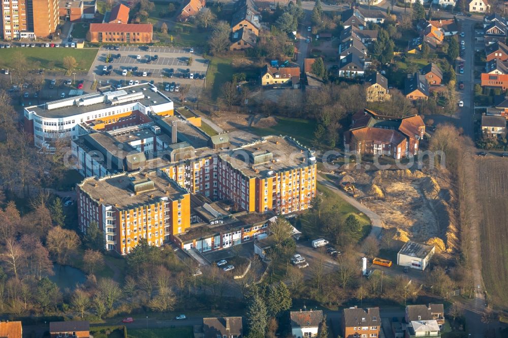 Dorsten from the bird's eye view: Hospital grounds of the Clinic St Elisabeth-Krankenhaus Dorsten on Pfarrer-Wilhelm-Schmitz-Strasse in the district Hardt in Dorsten in the state North Rhine-Westphalia, Germany