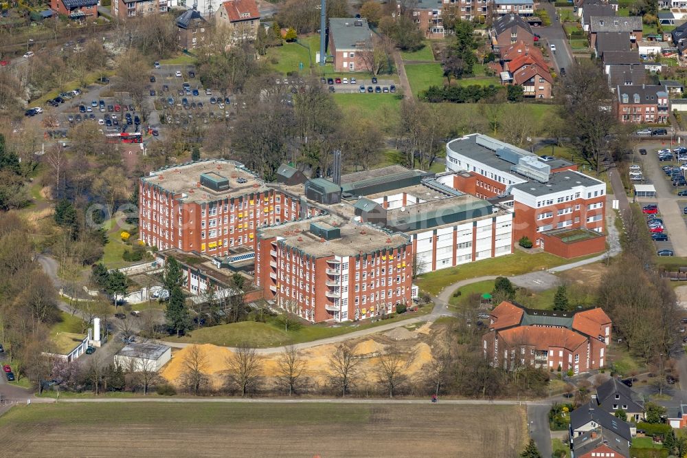 Dorsten from the bird's eye view: Hospital grounds of the Clinic St Elisabeth-Krankenhaus Dorsten on Pfarrer-Wilhelm-Schmitz-Strasse in the district Hardt in Dorsten in the state North Rhine-Westphalia, Germany