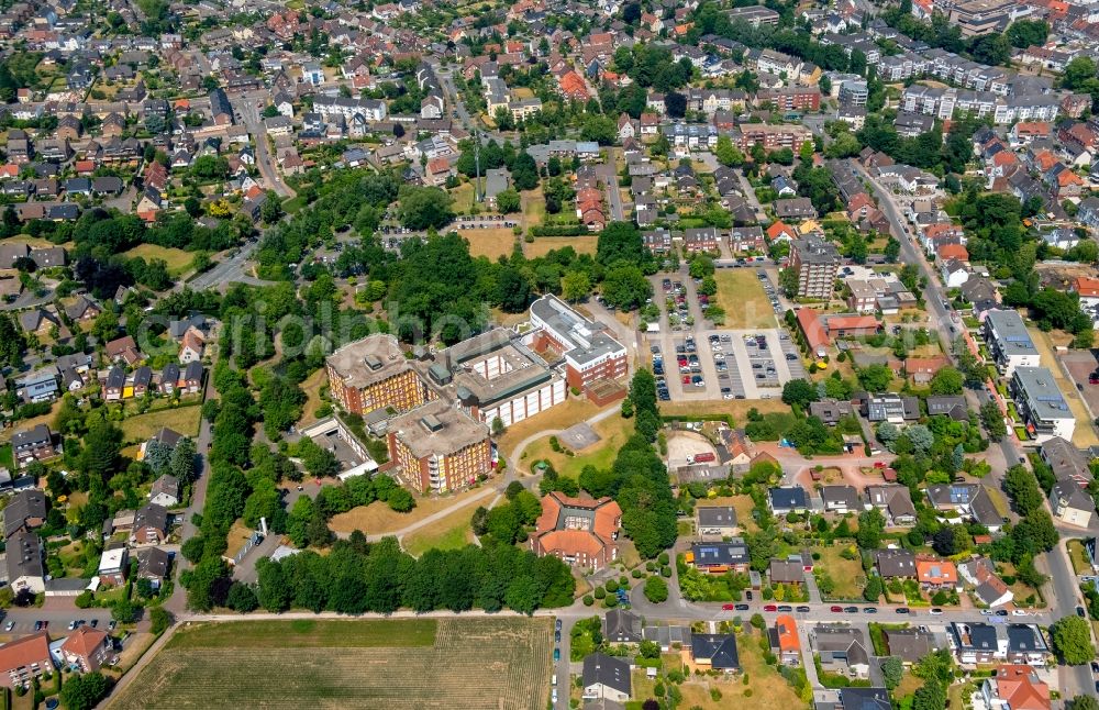 Dorsten from the bird's eye view: Hospital grounds of the Clinic St Elisabeth-Krankenhaus Dorsten on Pfarrer-Wilhelm-Schmitz-Strasse in the district Hardt in Dorsten in the state North Rhine-Westphalia, Germany