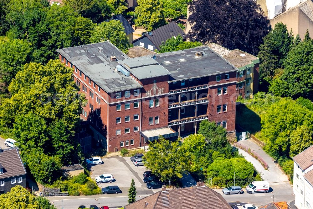 Velbert from above - Hospital grounds of the Clinic Elisabeth-Kronkenhaus of Kliniken St. Antonius on Toenisheider Strasse in the district Neviges in Velbert in the state North Rhine-Westphalia, Germany