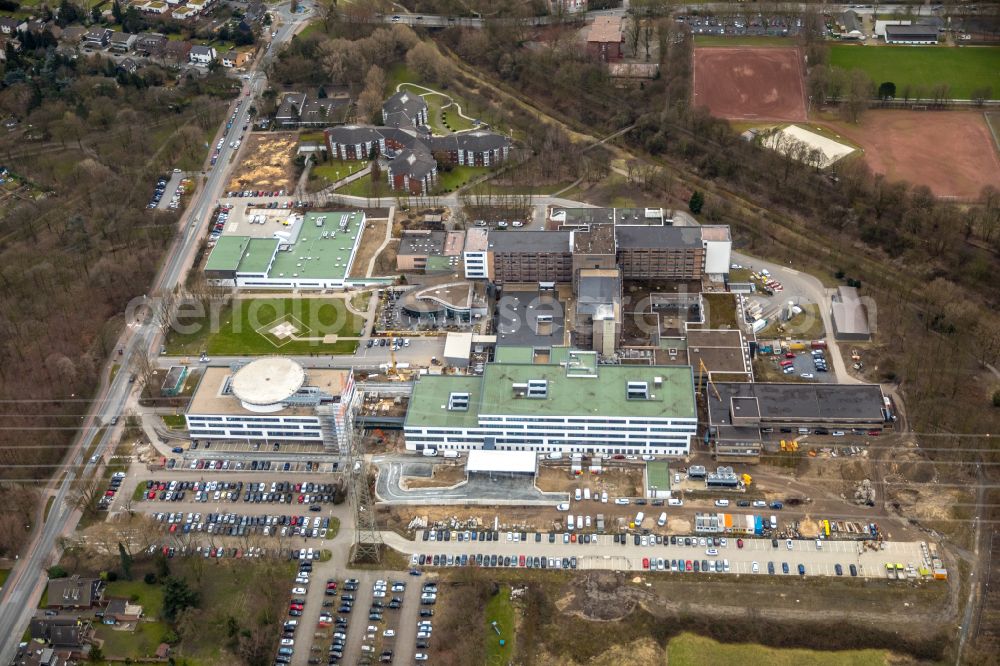 Duisburg from the bird's eye view: Hospital grounds of the Clinic Evangelisches Krankenhaus Duisburg-Nord on Fahrner Strasse in the district Roettgersbach in Duisburg in the state North Rhine-Westphalia, Germany