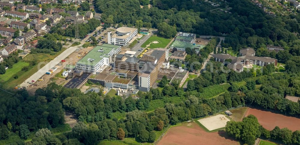 Duisburg from above - Hospital grounds of the Clinic Evangelisches Krankenhaus Duisburg-Nord on Fahrner Strasse in Duisburg in the state North Rhine-Westphalia, Germany