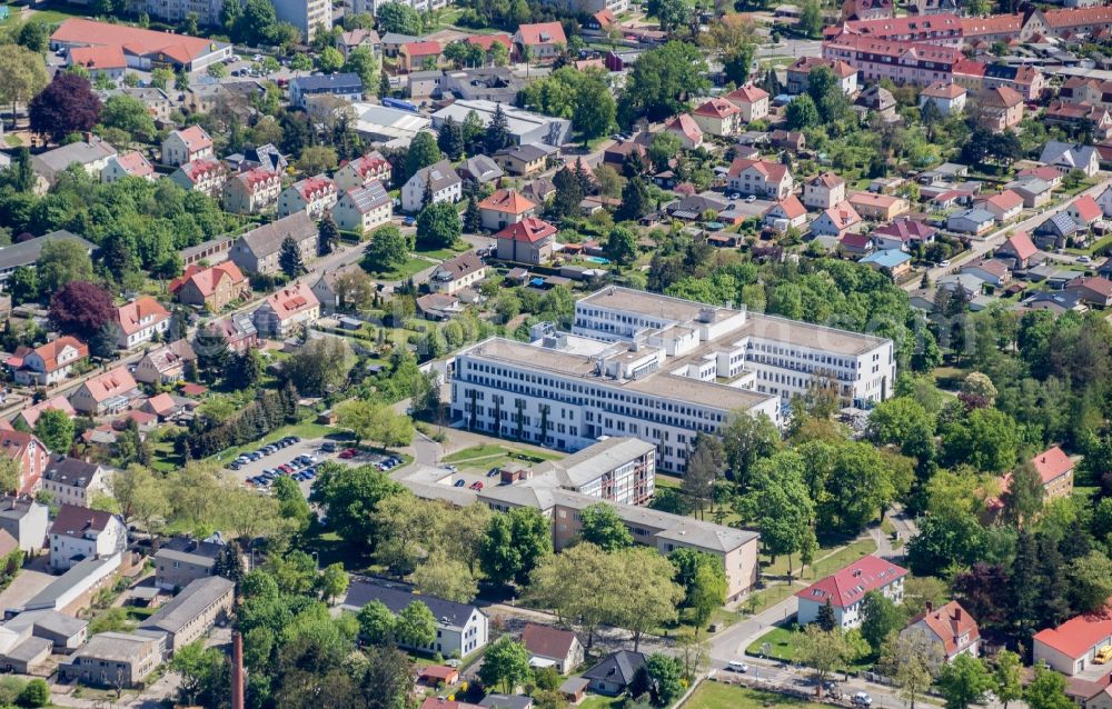 Nauen from above - Hospital grounds of the Clinic Havellandklinik in Nauen in the state Brandenburg, Germany