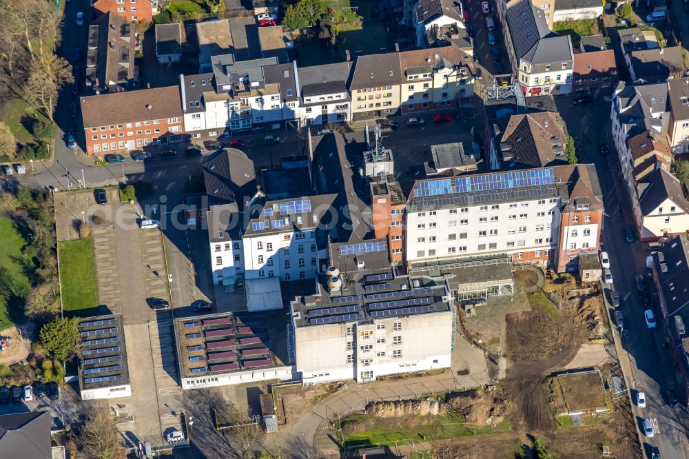 Aerial photograph Oberhausen - Hospital grounds of the Clinic Helios St. Elisabeth Klinik Oberhausen on street Josefstrasse in Oberhausen at Ruhrgebiet in the state North Rhine-Westphalia, Germany