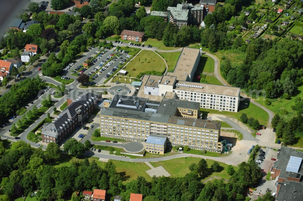 Aerial image Cuxhaven - Hospital grounds of the Clinic HELIOS Klinik Cuxhaven on Altenwalder Chaussee in Cuxhaven in the state Lower Saxony, Germany