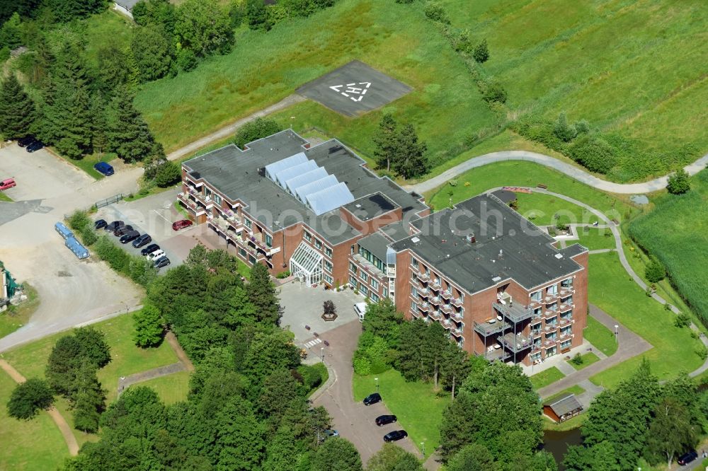 Aerial image Cuxhaven - Hospital grounds of the Clinic HELIOS Klinik Cuxhaven on Altenwalder Chaussee in Cuxhaven in the state Lower Saxony, Germany