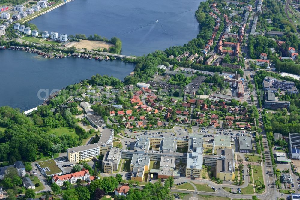 Aerial photograph Schwerin - Clinic of the hospital grounds der HELIOS Kliniken GmbH in Schwerin in the state Mecklenburg - Western Pomerania