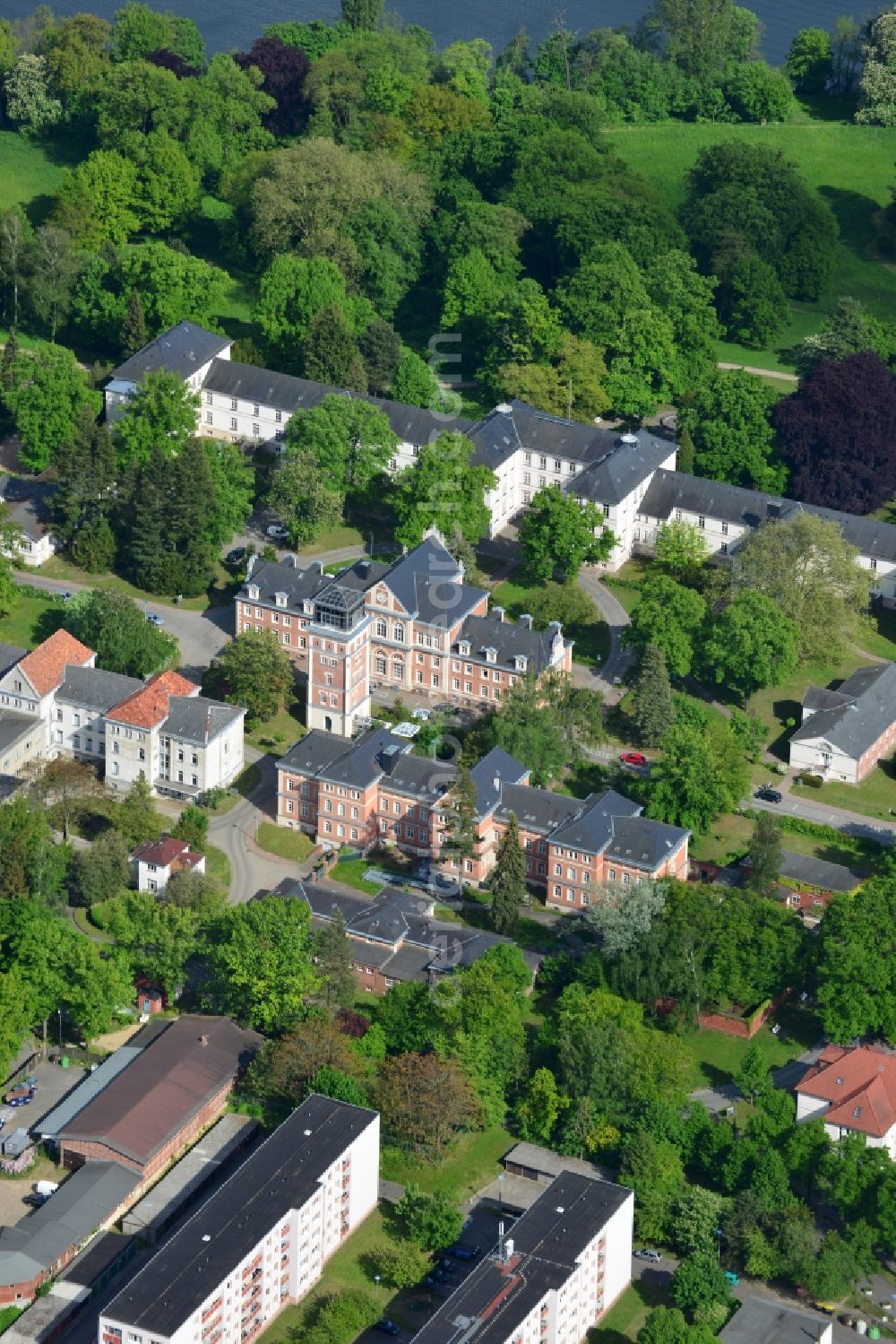 Aerial photograph Schwerin - Clinic of the hospital grounds der HELIOS Kliniken GmbH in Schwerin in the state Mecklenburg - Western Pomerania